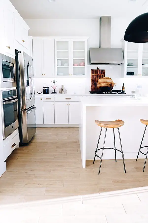 Mid-century modern farmhouse kitchen