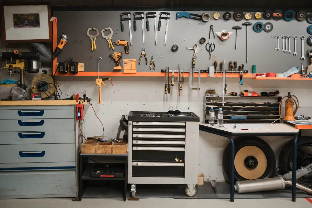 Mobile garage Workbench